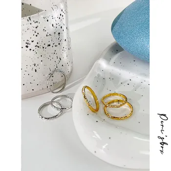 Peri'sBox 2 mm Zlatá Farba Tĺkol Textúrou Tenký Krúžok pre Ženy Minimalistický Drobné Jedného Štvorca Zirconia Promise Ring, Svadobné Kapela